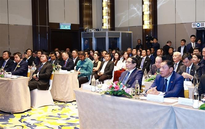 El primer ministro Pham Minh Chinh en el Encuentro Empresarial Vietnam-Malasia en Kuala Lumpur el 25 de mayo. (Foto: VNA)