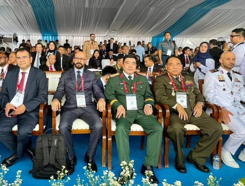 La delegación vietnamita está encabezada por el mayor general Nguyen Ba Luc, subjefe del Estado Mayor General del Ejército Popular de Vietnam (centro). (Foto: VNA)