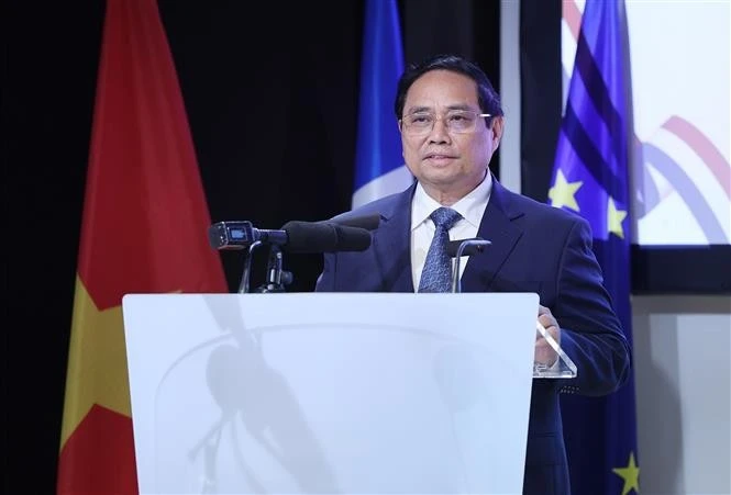 El primer ministro vietnamita, Pham Minh Chinh, habla en el foro (Fuente: VNA)