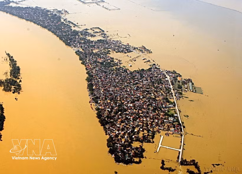Inundaciones en una localidad de la provincia de Ha Tinh como consecuencia del tifón MEGI. Foto: VNA