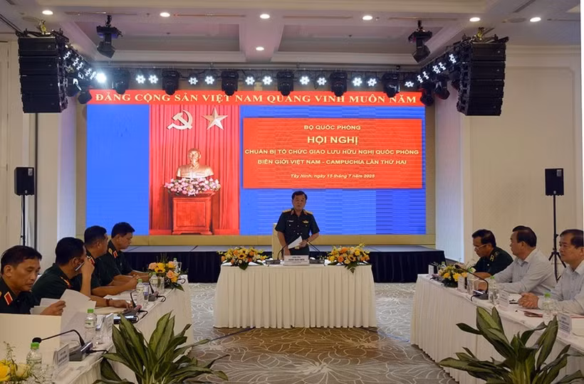 El coronel general Hoang Xuan Chien, viceministro de Defensa de Vietnam habla en el evento (Fuente: VNA)
