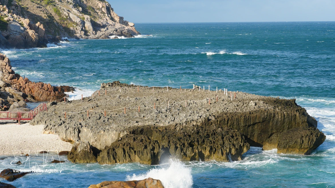 Hang Rai, destino natural emblemático en provincia de Khanh Hoa 