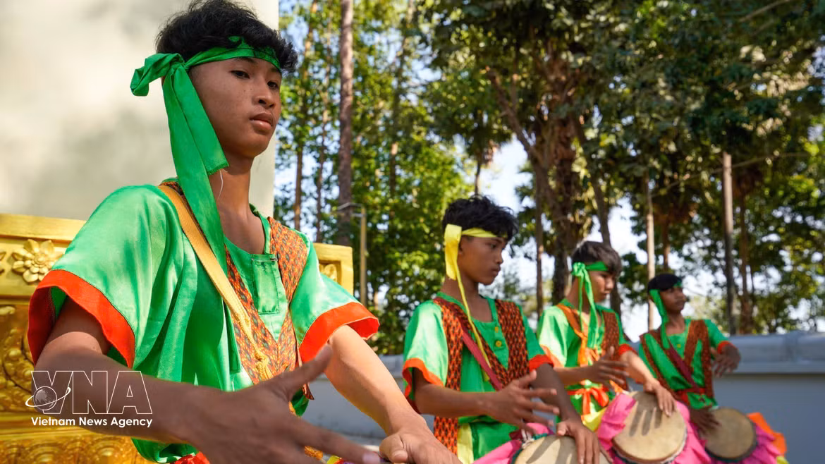 El pueblo Khmer preserva y transmite su rico patrimonio cultural 