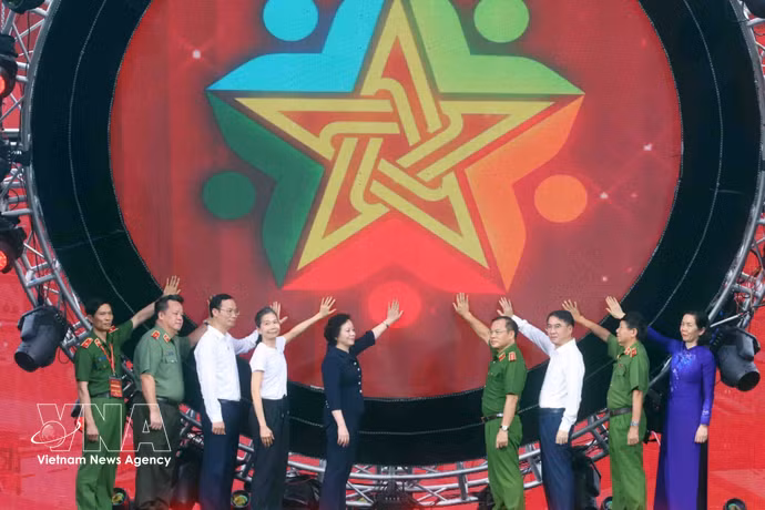 La viceprimera ministra de Vietnam, Pham Thi Thanh Tra, lanza movimiento nacional para construir comunas, barrios y zonas especiales libres de drogas. (Foto: VNA)