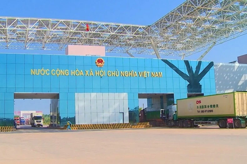 Vietnam impulsa pasos fronterizos inteligentes para dinamizar el comercio 