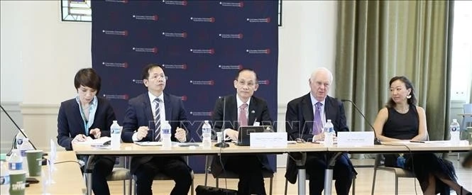 El ministro interino de Relaciones Exteriores de Vietnam, Le Hoai Trung, en una sesión de diálogo político organizada por el Instituto Weatherhead de Asia Oriental de la Universidad de Columbia. (Foto: VNA)