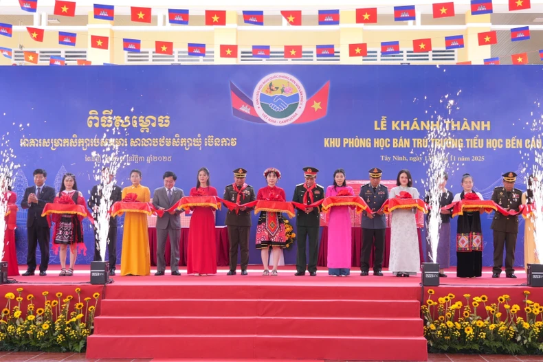 La inauguración de un área de internado para la escuela primaria Ben Cau en la provincia vietnamita de Tay Ninh. (Foto: VNA)