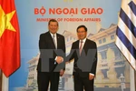 Vietnam y Uruguay proponen crear un comité para cooperación económica