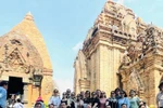 Visitantes en la Torre Ponagar, en la provincia de Khanh Hoa. (Fuente: Vietnamplus)