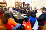 Durante las conversaciones entre el miembro del Buró Político y secretario del Comité Central del Partido Comunista de Vietnam, Nguyen Trong Nghia, y el secretario general interino del Partido Comunista Argentino, Jorge Kreyness (Fuente: VNA)