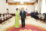 El primer ministro de Laos, Sonexay Siphandone, recibe a la directora general de la VNA, Vu Viet Trang (Fuente: VNA)