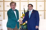El primer ministro de Vietnam, Pham Minh Chinh, recibe al presidente del Comité de Crecimiento Verde y Neutralidad en Carbono de Corea del Sur, Kim Sang-huyp. (Fuente: VNA)