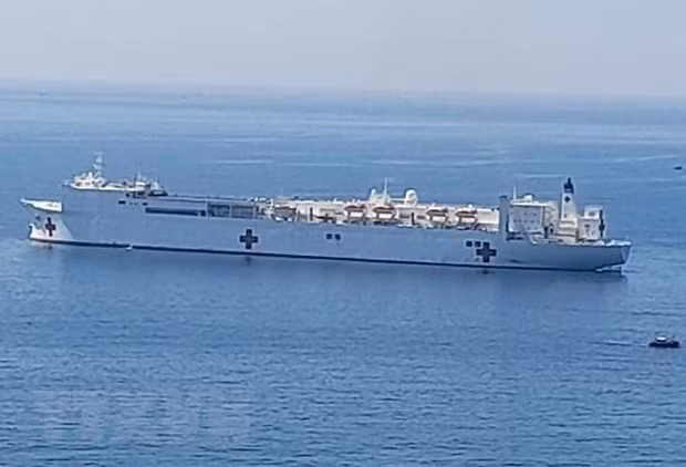 Barco hospital de Estados Unidos USNS Mercy atraca en puerto vietnamita ảnh 1