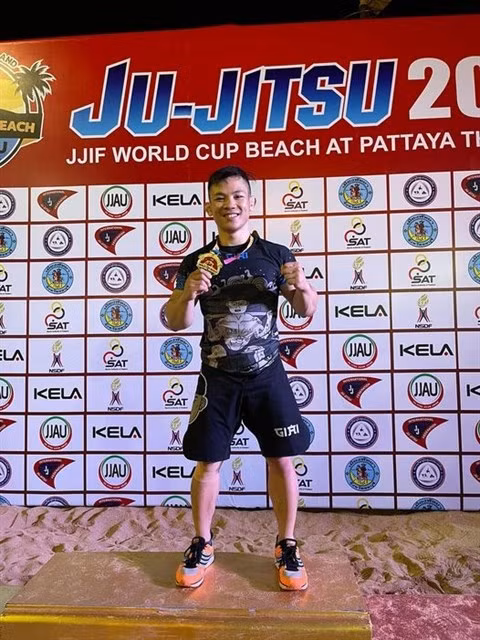 Luchadores vietnamitas de jiu-jitsu ganan cuatro oros en Copa mundial de playa ảnh 1