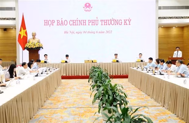 Se esfuerza por controlar aumento de precios de combustibles, afirma viceministro vietnamita ảnh 1
