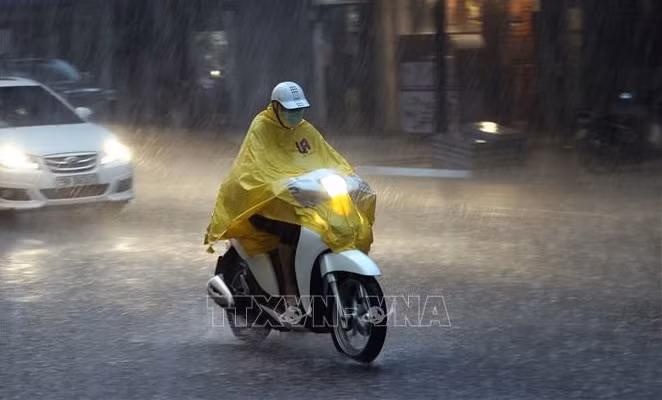 Regiones del Norte y Centro de Vietnam permanecen bajo lluvias intensas ảnh 1