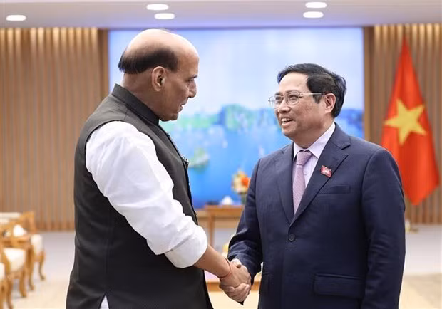 Primer ministro de Vietnam recibe al ministro de Defensa de la India ảnh 1