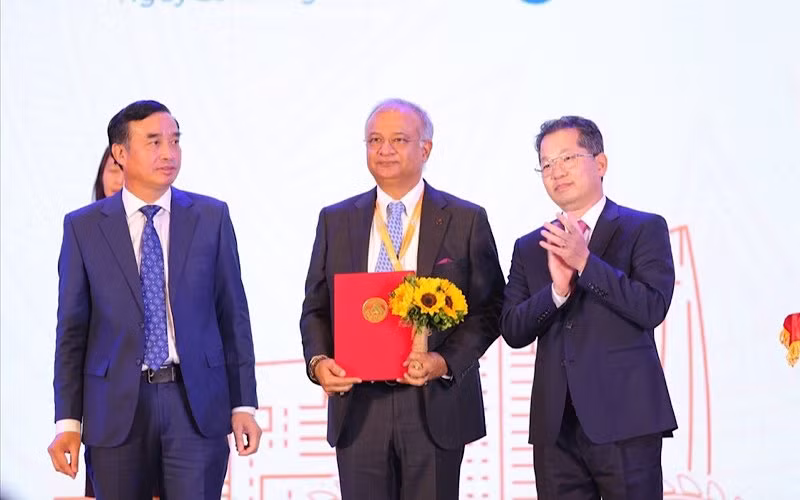 Grupo indio comprometido a invertir 10 mil millones de dólares en Vietnam ảnh 2