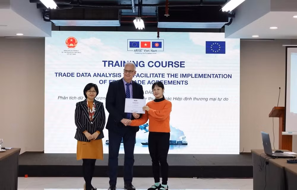 Unión Europea y Vietnam se esfuerzan por evaluar implementación de EVFTA ảnh 1