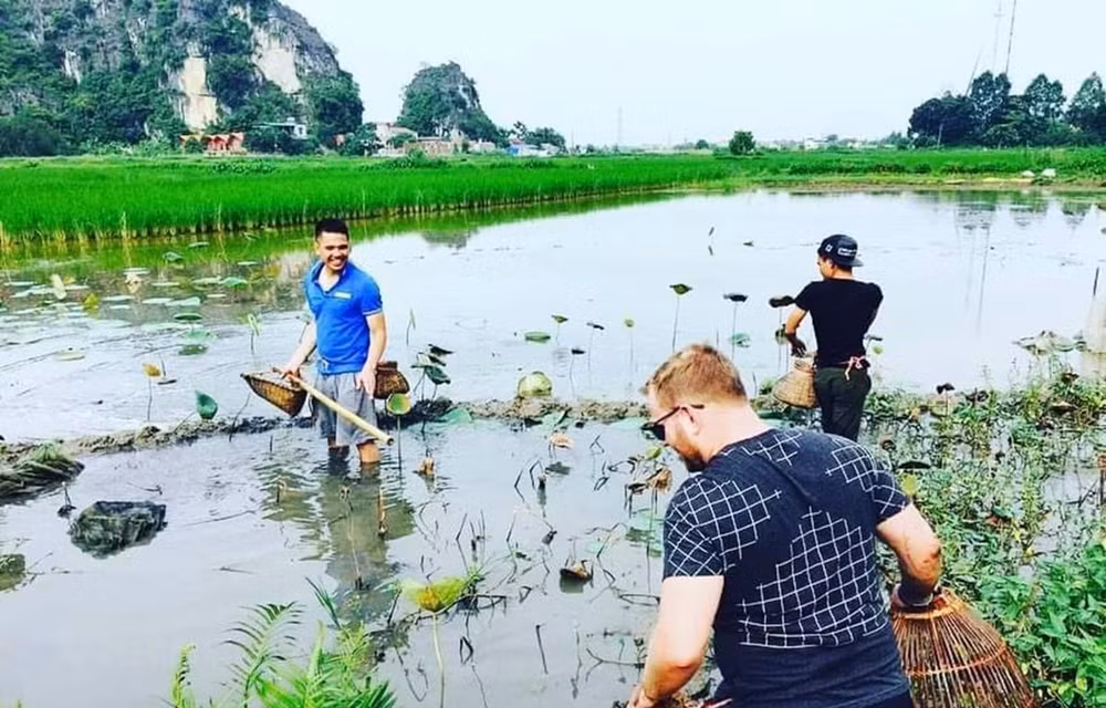 Turistas extranjeros aprecian encantadoras experiencias en Vietnam ảnh 1