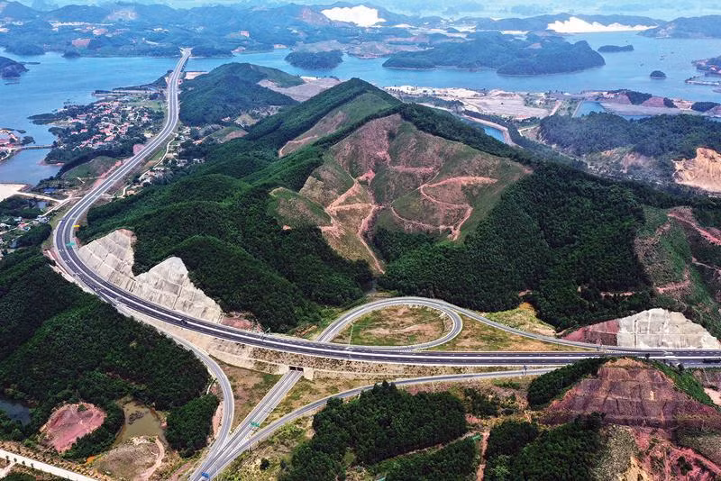 Autopista Van Don - Mong Cai, nuevo motor impulsor para crecimiento de provincia vietnamita de Quang Ninh ảnh 1