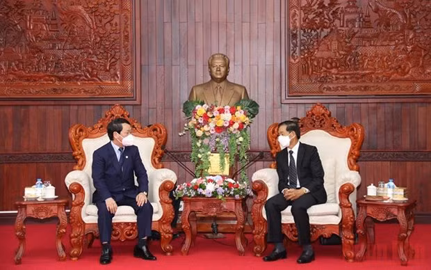 Diplomacia entre pueblos juega importante papel en relaciones Vietnam-Laos ảnh 2