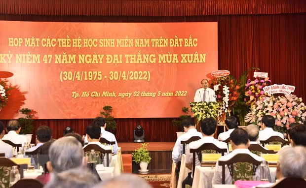 Presidente Nguyen Xuan Phuc resalta aportes de estudiantes del Sur ảnh 1