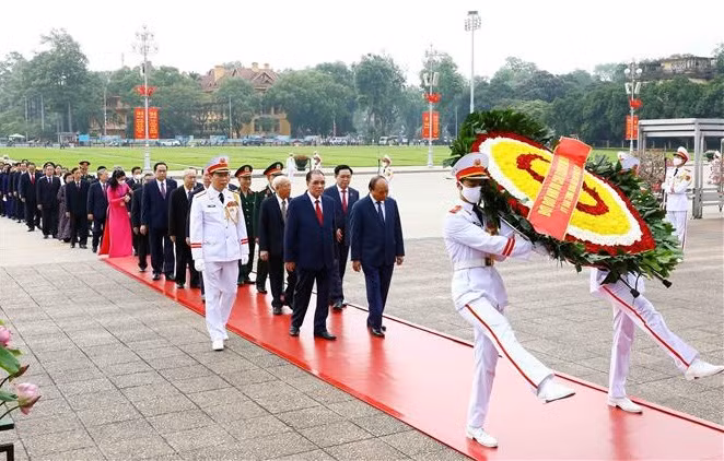 Rinden homenaje al Presidente Ho Chi Minh en ocasión del 132 aniversario de su natalicio ảnh 1