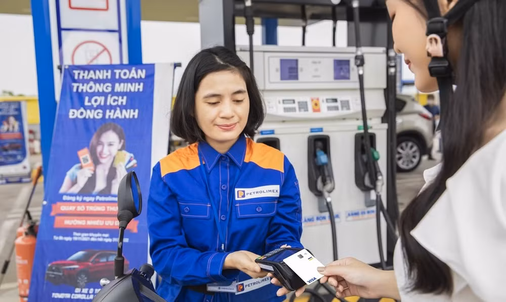Lanzan en Vietnam servicio de compra de gasolina con tarjeta de Visa ảnh 1
