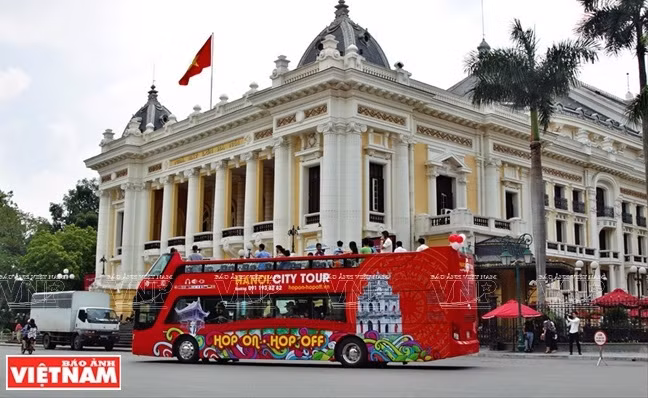 Brindan servicio gratis de bus turístico a delegados de SEA Games 31 ảnh 1