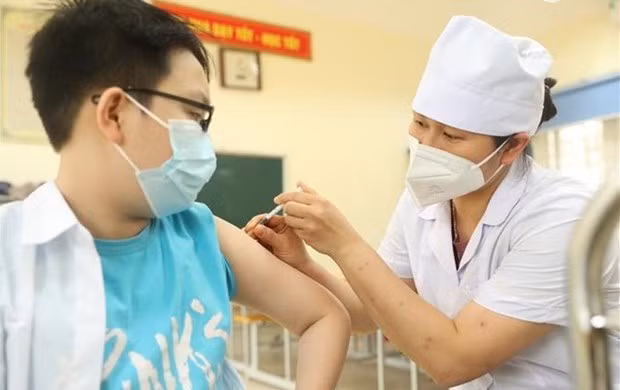  Cifra de casos diarios de COVID-19 en Vietnam sigue reduciendo ảnh 1
