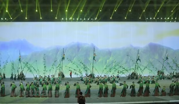 Vicepremier de Vietnam revisa ensayo para inauguración de SEA Games 31 en Hanoi ảnh 2