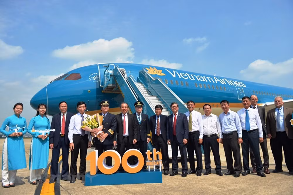 Vietnam Airlines consolida su posición al recibir la aeronave número 100 a su flota ảnh 2