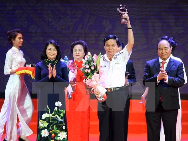 Premier de Vietnam enfatiza significado del programa de jóvenes emprendedores ảnh 1