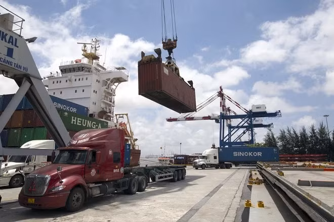 Ascendieron exportaciones de Vietnam en primeros 10 meses del año ảnh 1