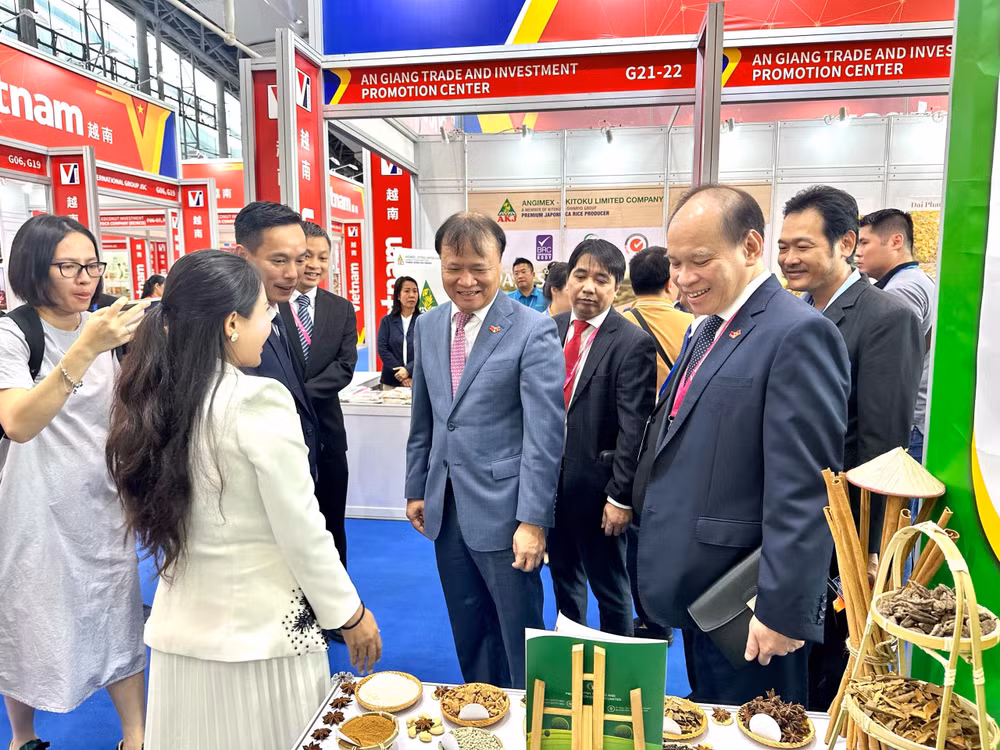 Ascendieron exportaciones de Vietnam en primeros 10 meses del año ảnh 3