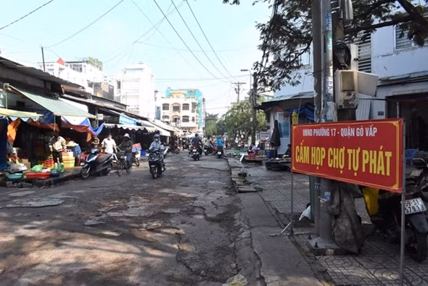 Ciudad Ho Chi Minh considera áreas fijas para vendedores ambulantes ảnh 1