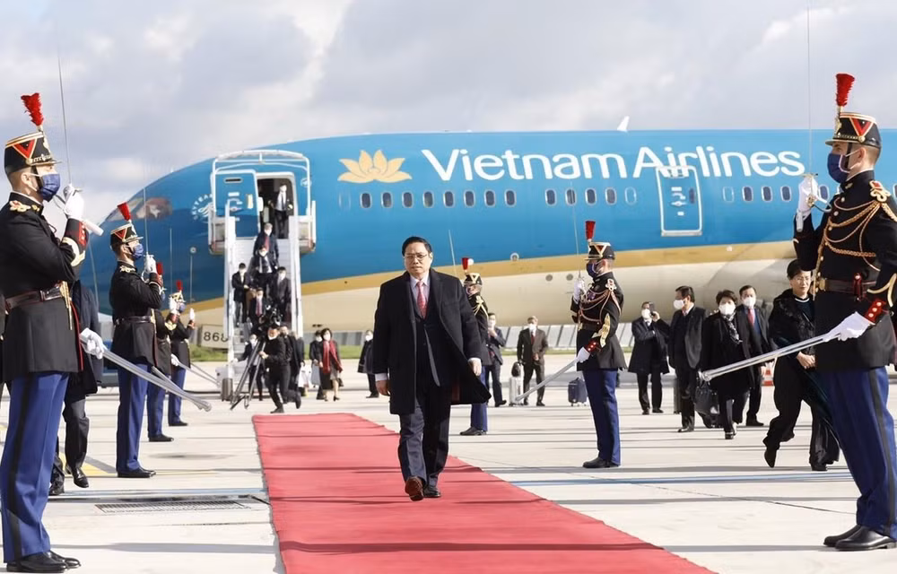 Inicia Primer Ministro de Vietnam visita oficial a Francia ảnh 1