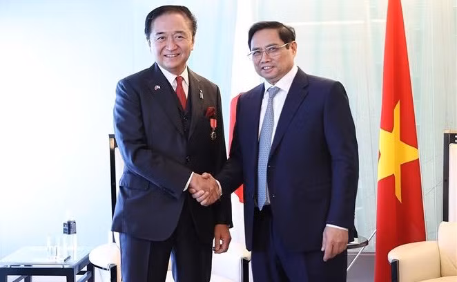 Premier vietnamita sostiene encuentros con empresario y altos funcionarios japoneses ảnh 2