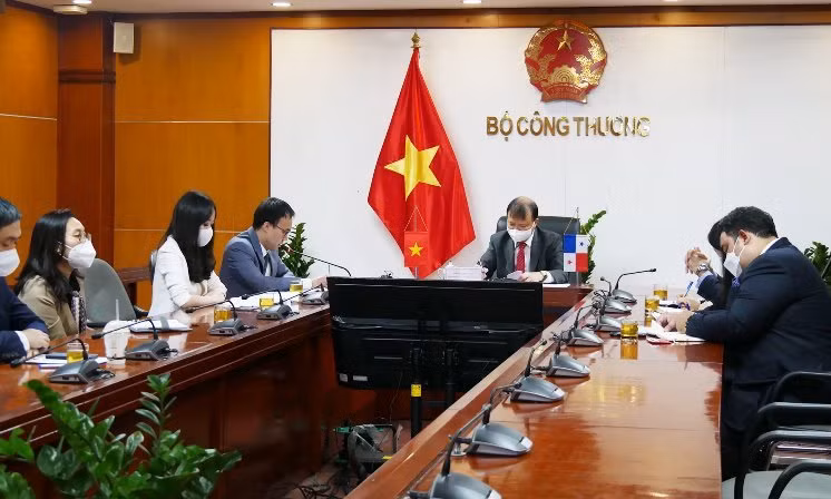 Debaten oportunidades para agilizar cooperación comercial de Vietnam y Panamá ảnh 1