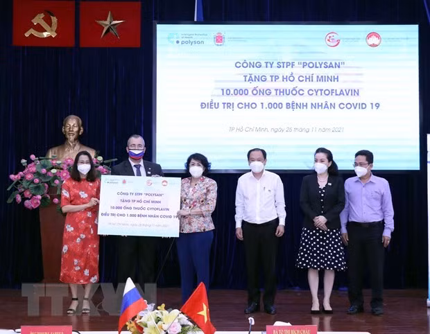 Empresa rusa dona a Ciudad Ho Chi Minh medicamentos para el tratamiento del COVID-19 ảnh 1