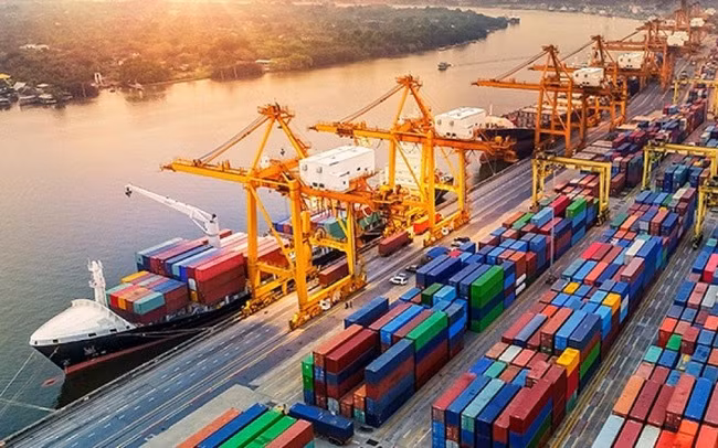 Vietnam ingresará 535 mil millones de dólares por exportaciones en 2030, según Standard Chartered ảnh 2