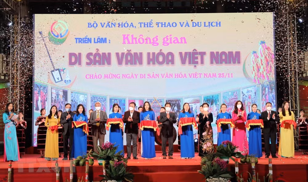 Realizan actividades en saludo al Día Nacional del Patrimonio Cultural de Vietnam ảnh 1