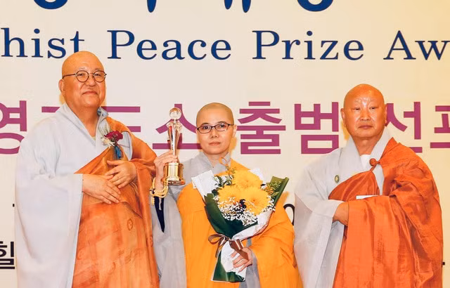 Monja vietnamita recibe premio por la paz de Corea del Sur ảnh 1