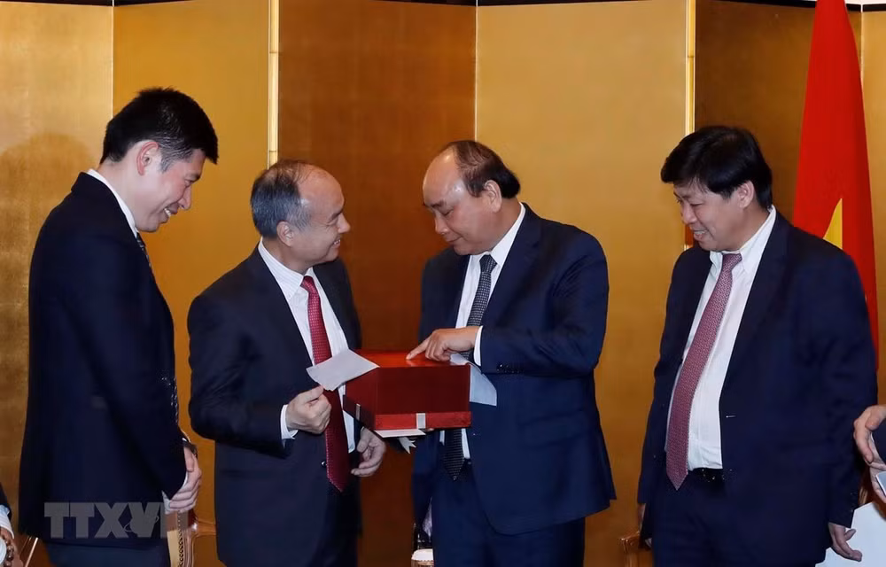 Vietnam respalda inversiones de grupo japonés Softbank, afirma premier ảnh 1
