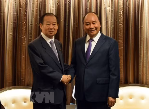 Recibe premier vietnamita al secretario general del Partido Liberal Democrático de Japón ảnh 1