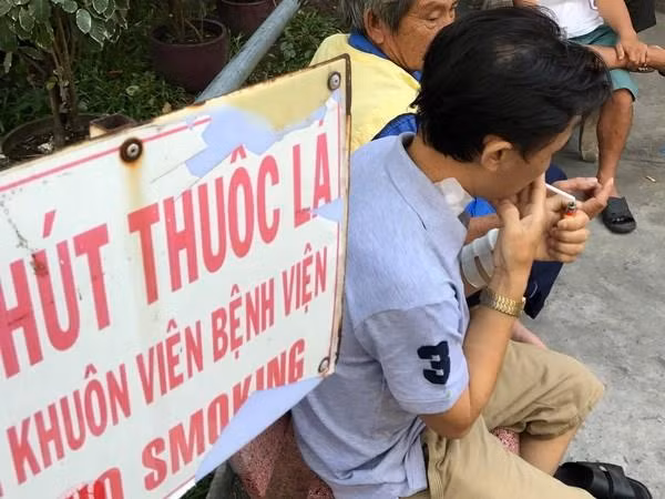 Comisión del Parlamento vietnamita debate sobre la lucha contra el tabaquismo ảnh 1