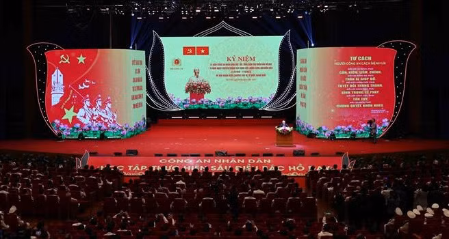 Instan a Policía Popular a continuar promoviendo su papel y misión ảnh 1