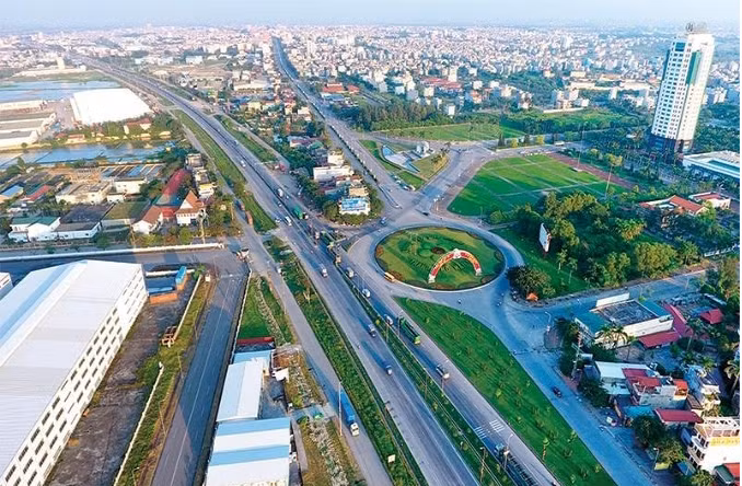 Premier vietnamita revisa resultados de desarrollo socioeconómico de provincia de Hai Duong ảnh 2