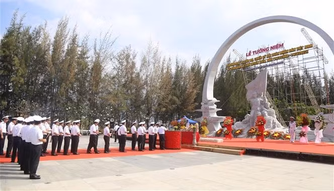 Colocan inciensos en homenaje a mártires de Gac Ma ảnh 2